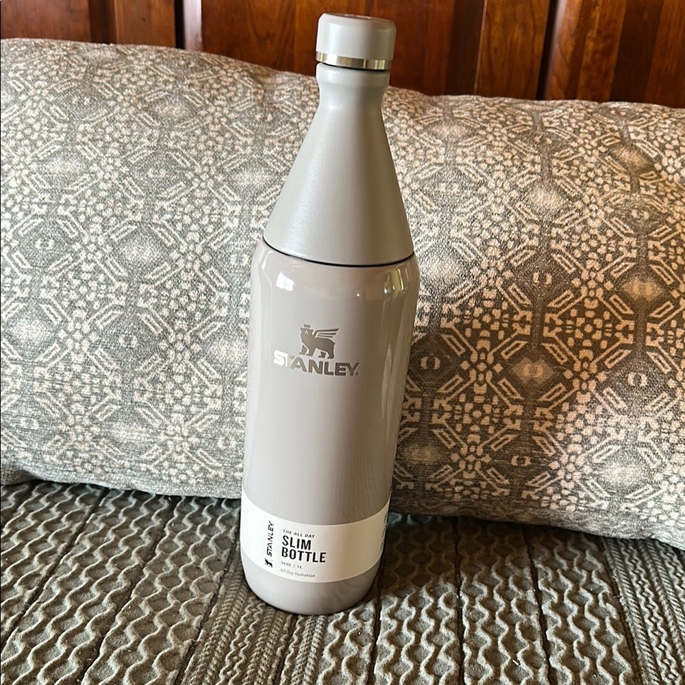 Stanley 34oz All Day Slim Bottle Ash NWT